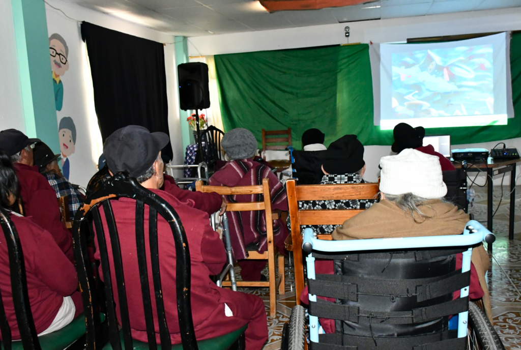 La Casa de la Cultura Núcleo de Chimborazo realizó un recorrido cultural por el cantón Chambo, como parte del Festival de Cine Europeo 2025, una iniciativa impulsada por la Unión Europea en Ecuador que se desarrolló el 10 de noviembre en el cantón Chambo, con el propósito de promover el cine como un espacio de encuentro cultural, inclusivo y participativo para la ciudadanía.
