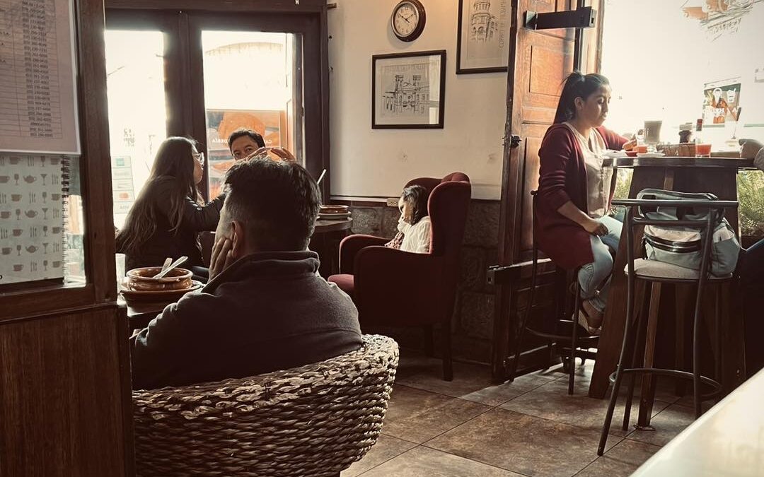 Riobamba se vistió de literatura con el evento simultáneo «Poesía para el Mundo»
